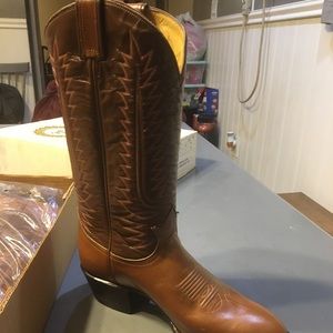 Size 8 1/2 Tony Lama gold label boots